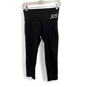 Revolve Strut This “Make Sweat Sexy” Cropped Black Leggings size medium